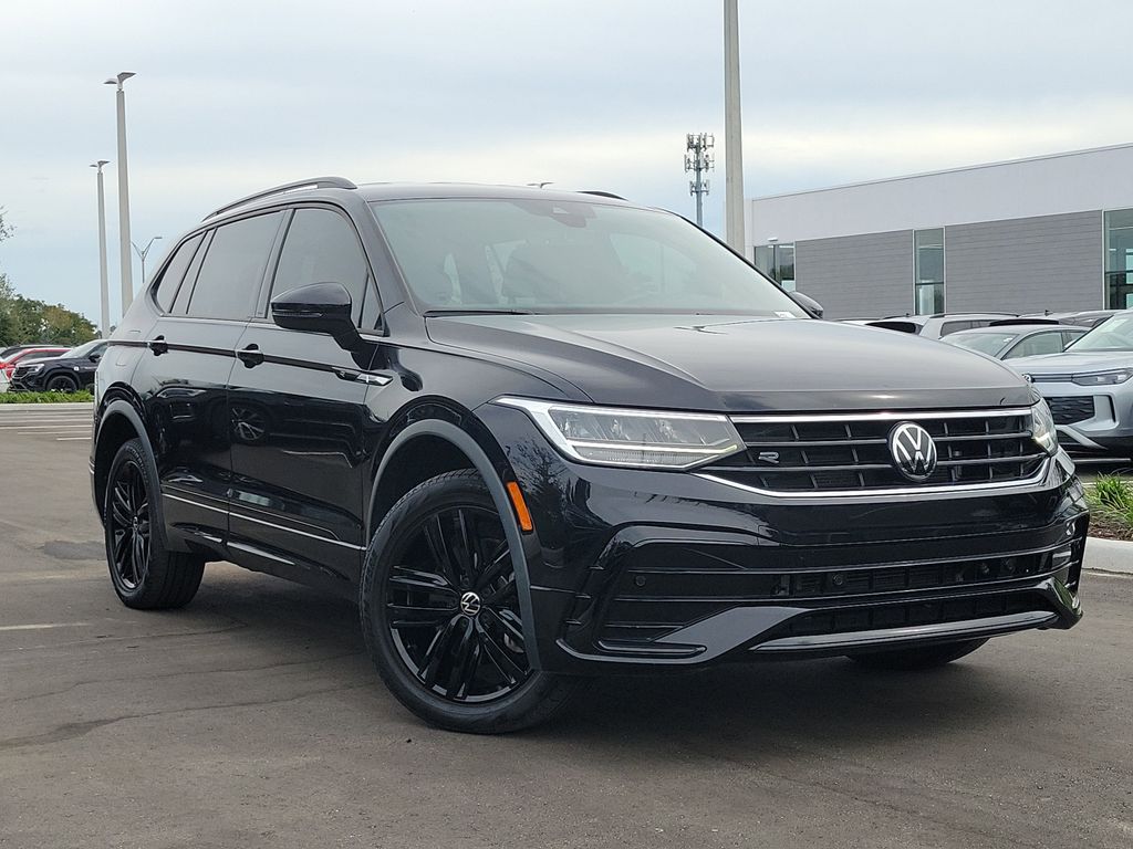 2022 Volkswagen Tiguan SE R-LINE BLACK's photo