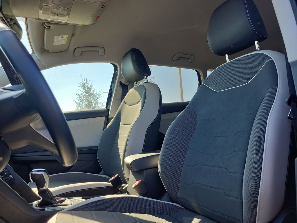 2025 Volkswagen Taos SE - Photo 19