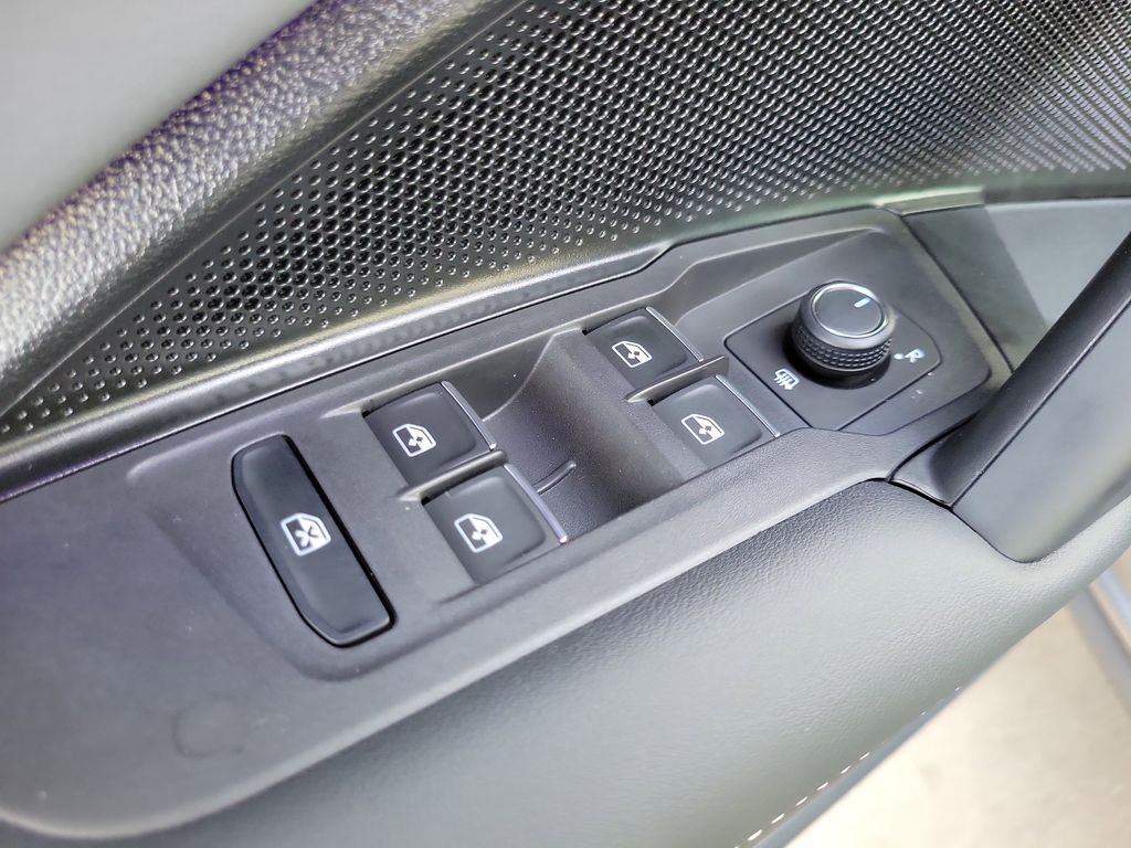 2026 Volkswagen Tiguan SE R-LINE BLACK - Photo 15