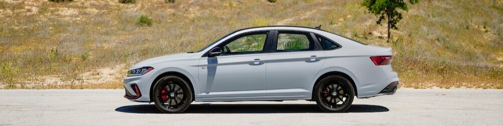 Volkswagen Jetta GLI exterior color and wheel design detail