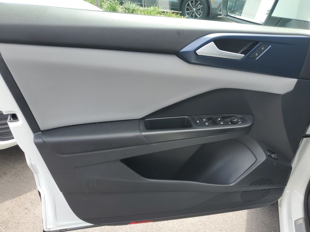 2023 Volkswagen Taos SE - Photo 13