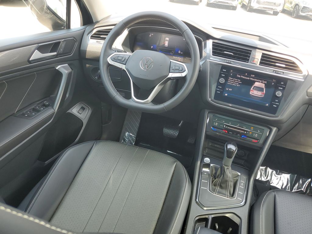 2024 Volkswagen Tiguan SE - Photo 11