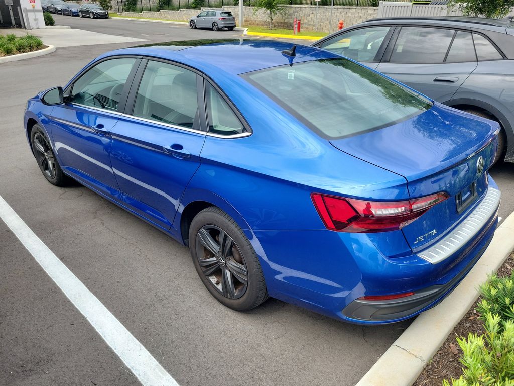2022 Volkswagen Jetta SE - Photo 2