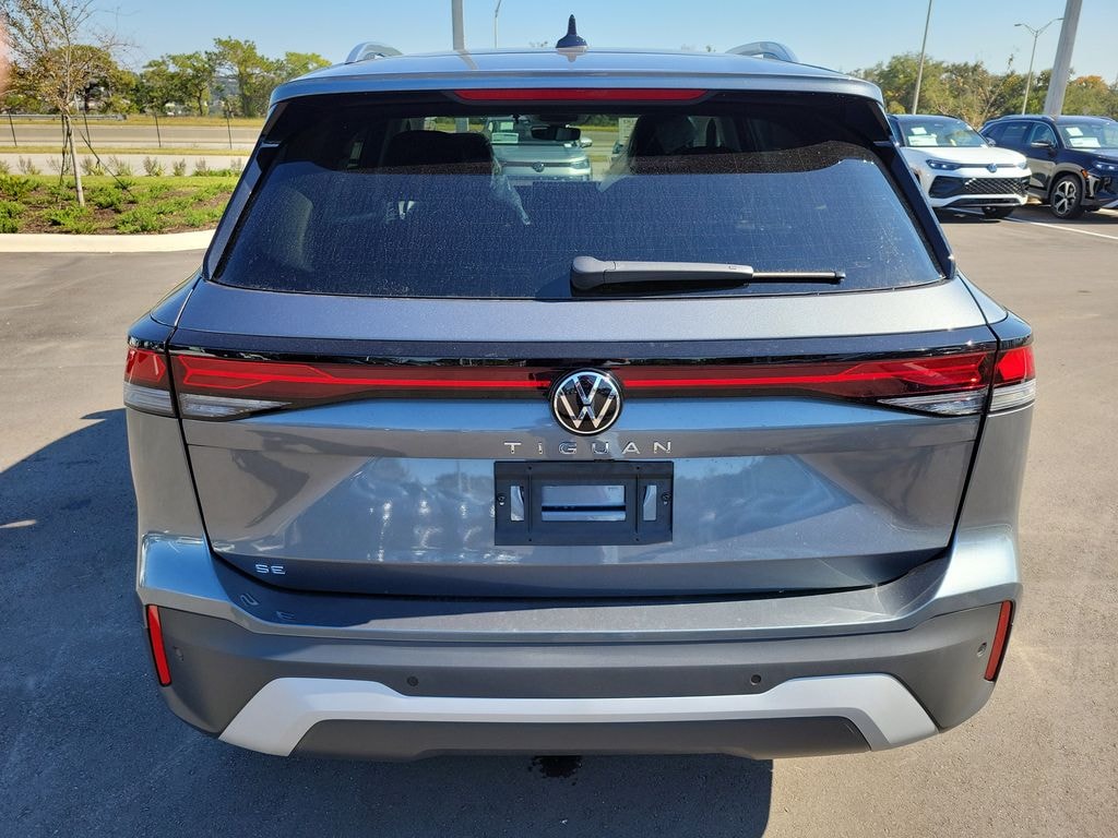 New 2025 Volkswagen Tiguan 2.0T SE SUV