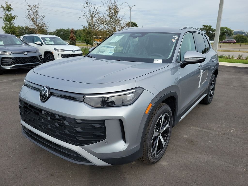 New 2025 Volkswagen Tiguan 2.0T SE SUV