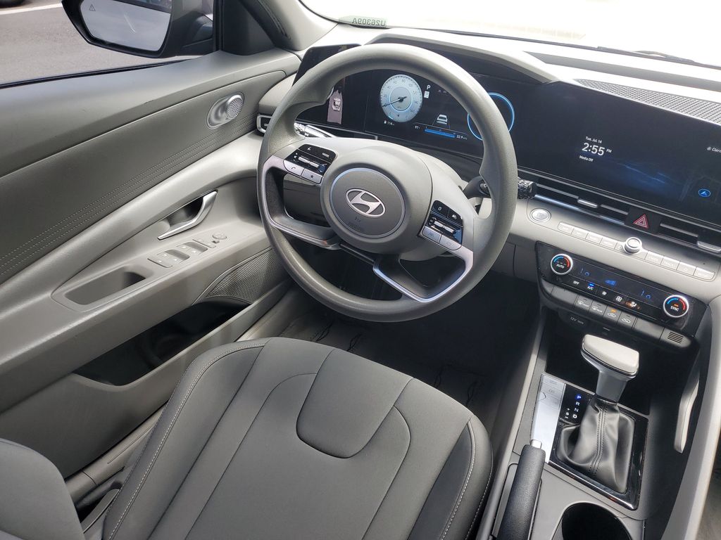 2024 Hyundai Elantra SEL - Photo 10