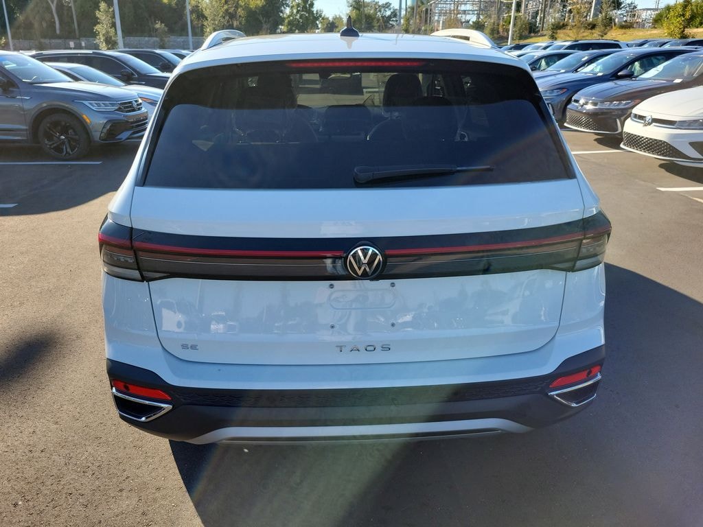 New 2025 Volkswagen Taos 1.5T SE SUV