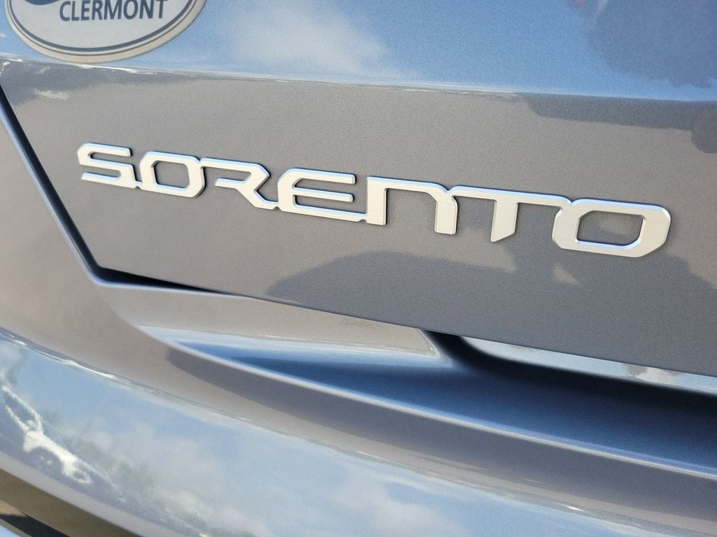 2023 Kia Sorento EX - Photo 8