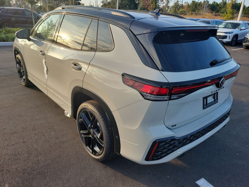 New 2025 Volkswagen Tiguan 2.0T SE R-Line Black SUV
