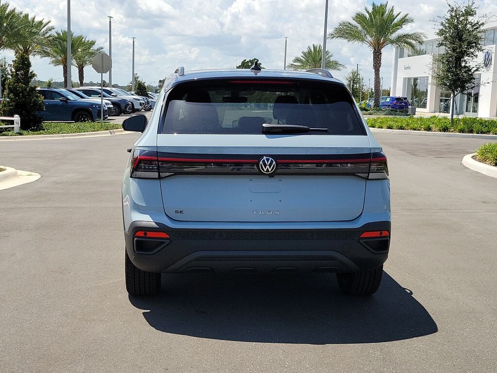 New 2026 Volkswagen Taos 1.5T SE Black SUV