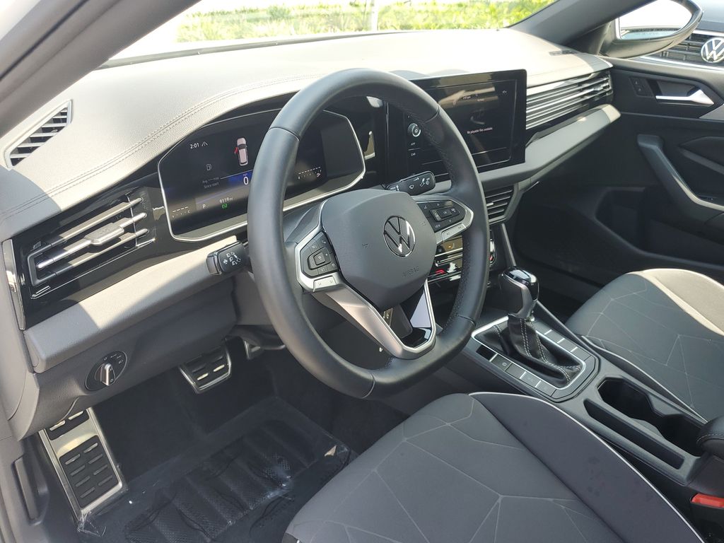 2025 Volkswagen Jetta Sport - Photo 14
