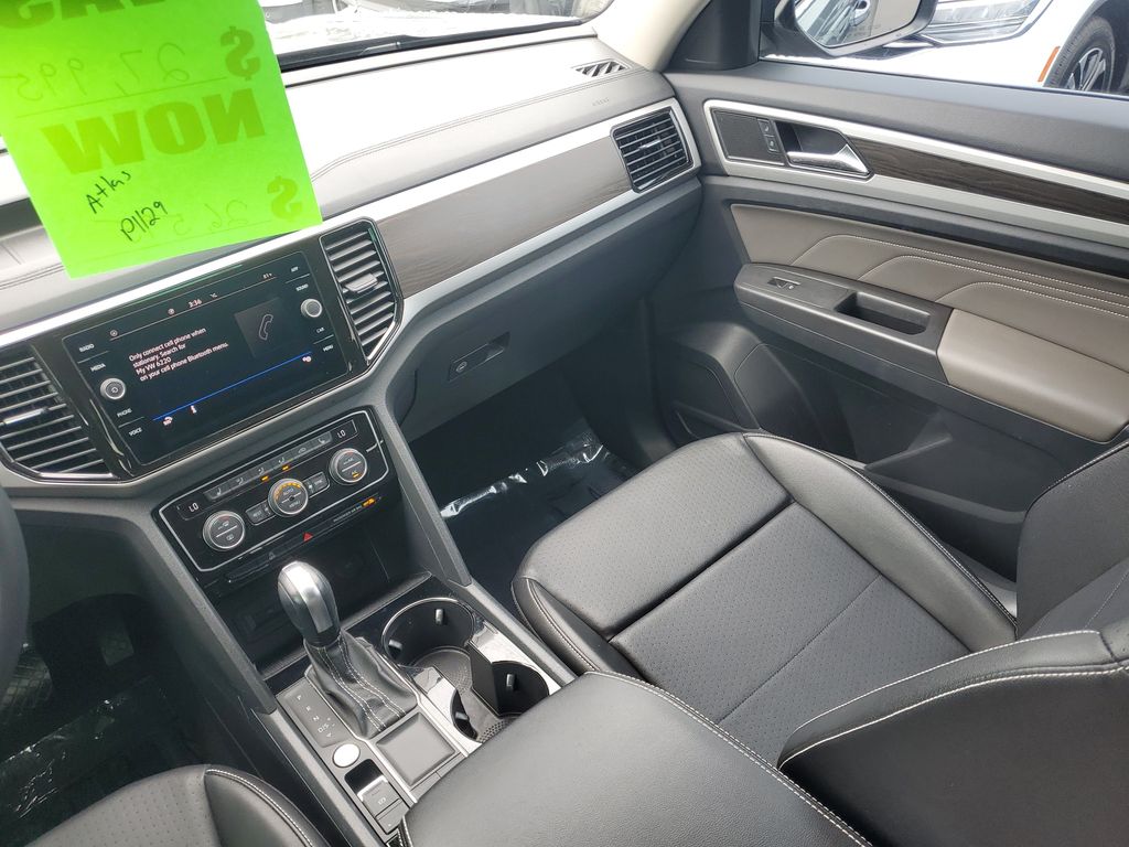 2023 Volkswagen Atlas SE w/Tech - Photo 13