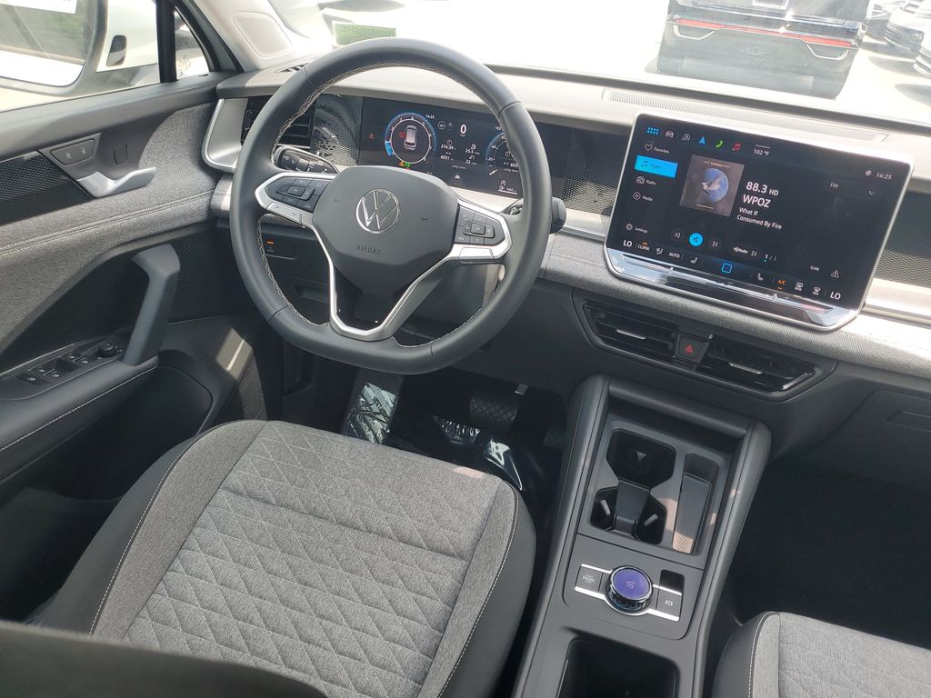 2025 Volkswagen Tiguan S - Photo 10