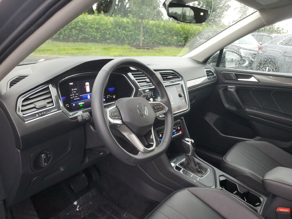 2022 Volkswagen Tiguan SE - Photo 14