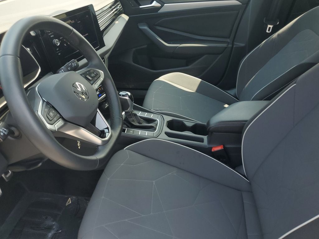 2025 Volkswagen Jetta Sport - Photo 16