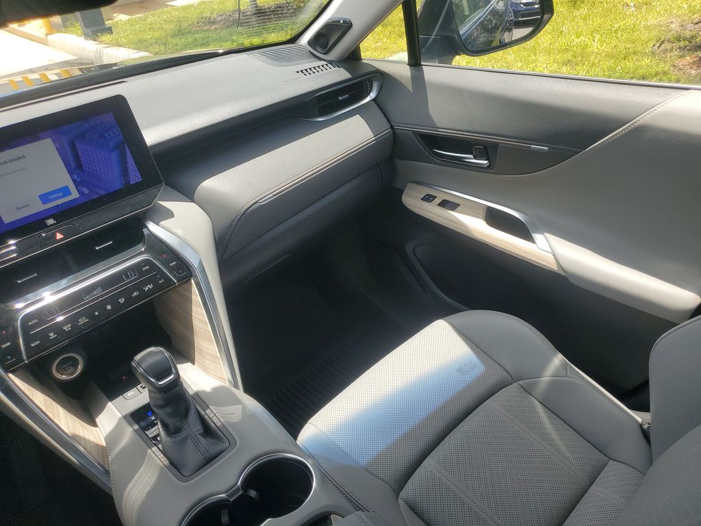 2023 Toyota Venza Limited - Photo 12