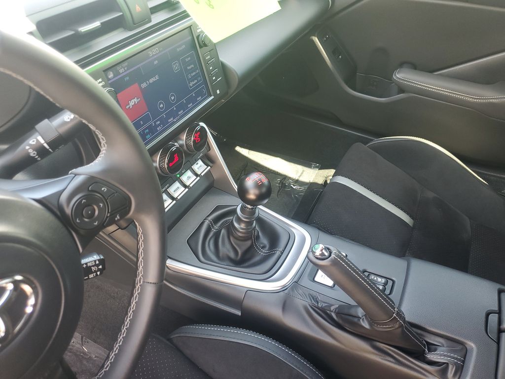 2023 Toyota GR86 Premium - Photo 17