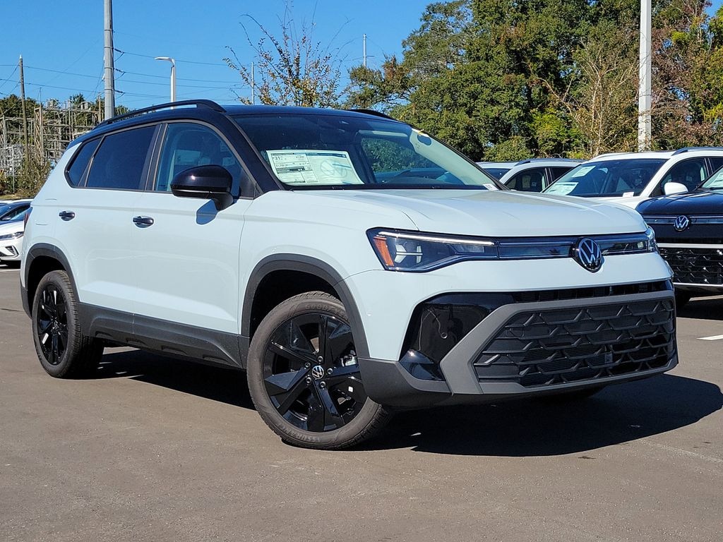 New 2025 Volkswagen Taos 1.5T SE Black SUV
