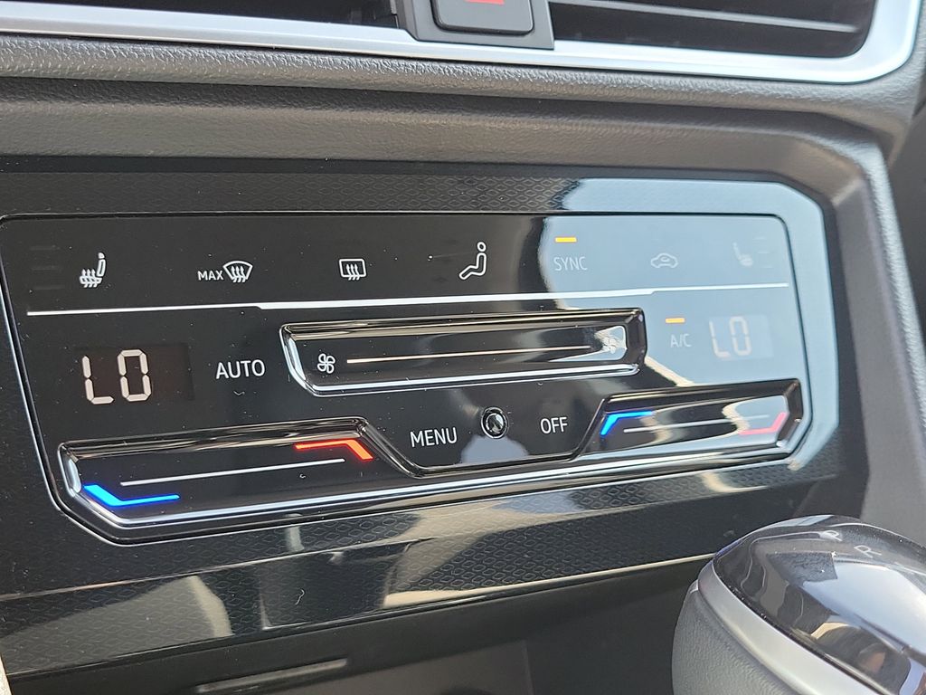2025 Volkswagen Taos SE - Photo 27