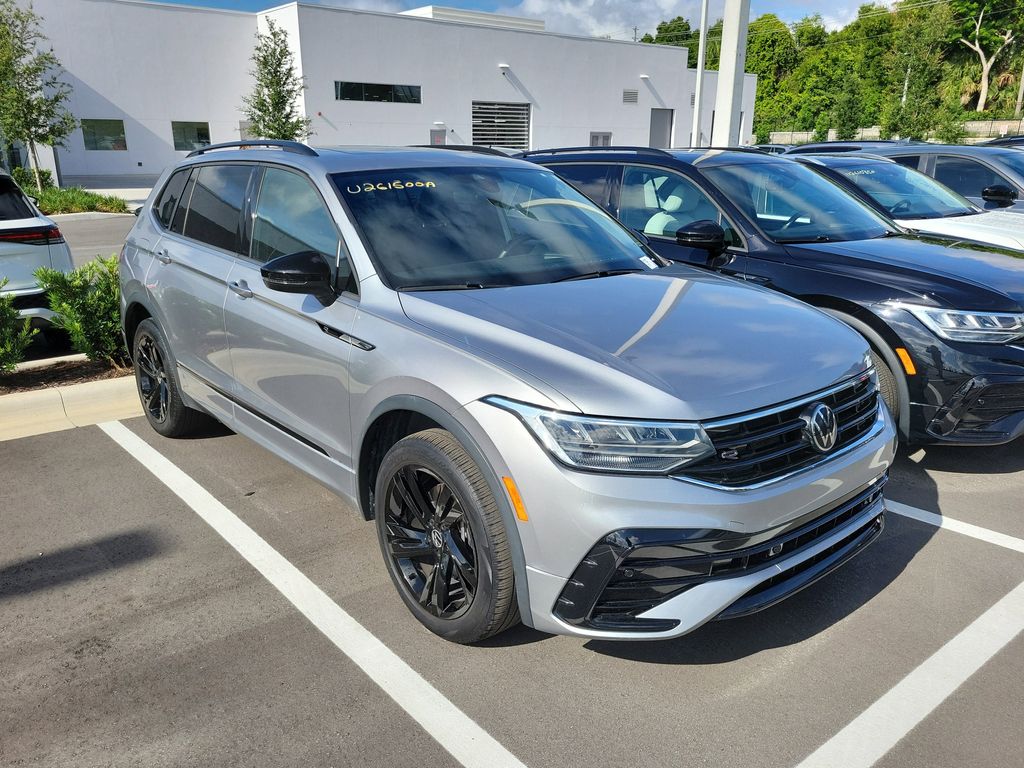 2023 Volkswagen Tiguan 2.0T SE R-Line Black's photo