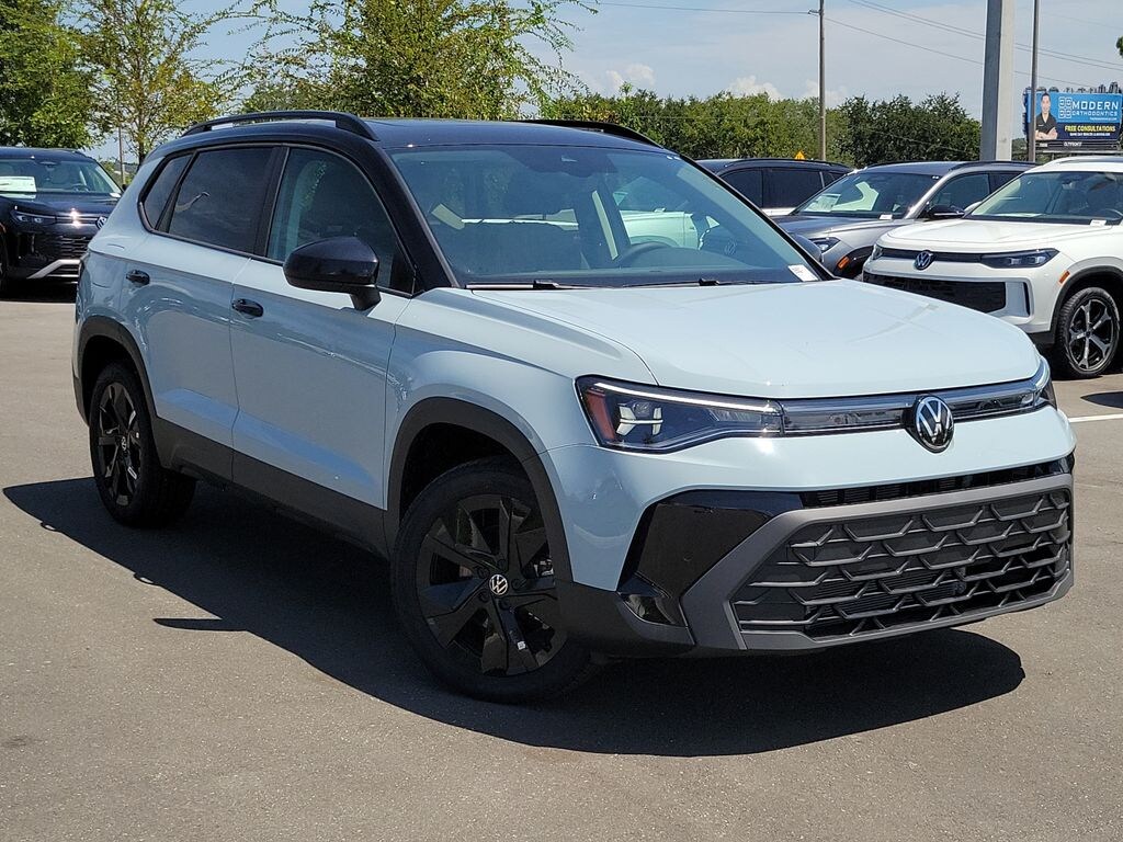 New 2026 Volkswagen Taos 1.5T SE Black SUV