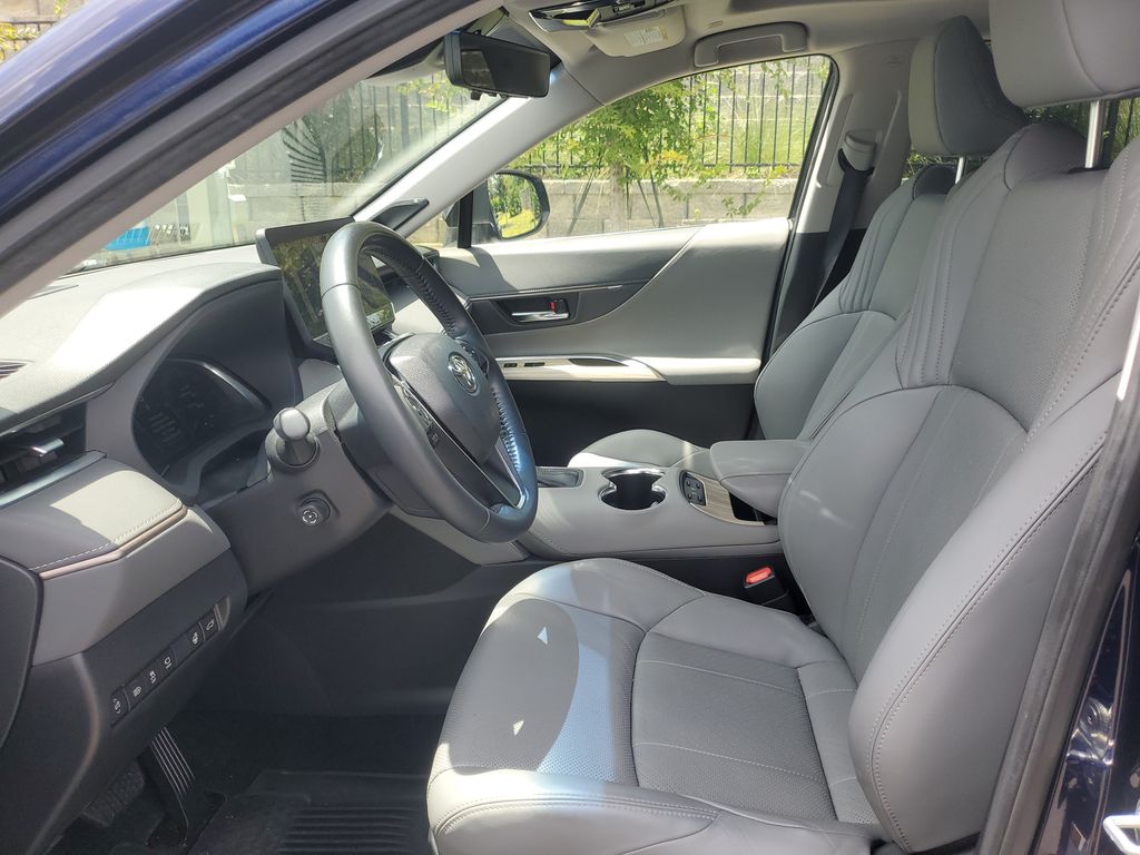 2023 Toyota Venza Limited - Photo 16