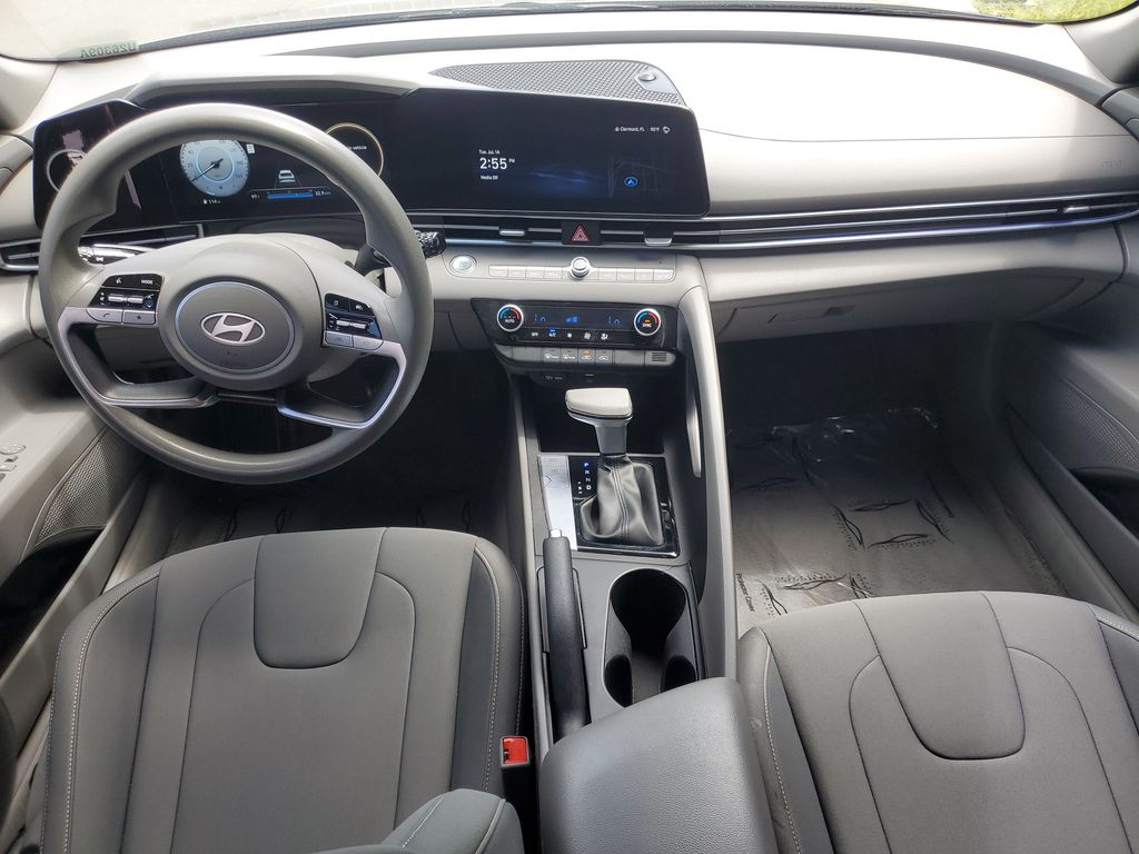 2024 Hyundai Elantra SEL - Photo 9