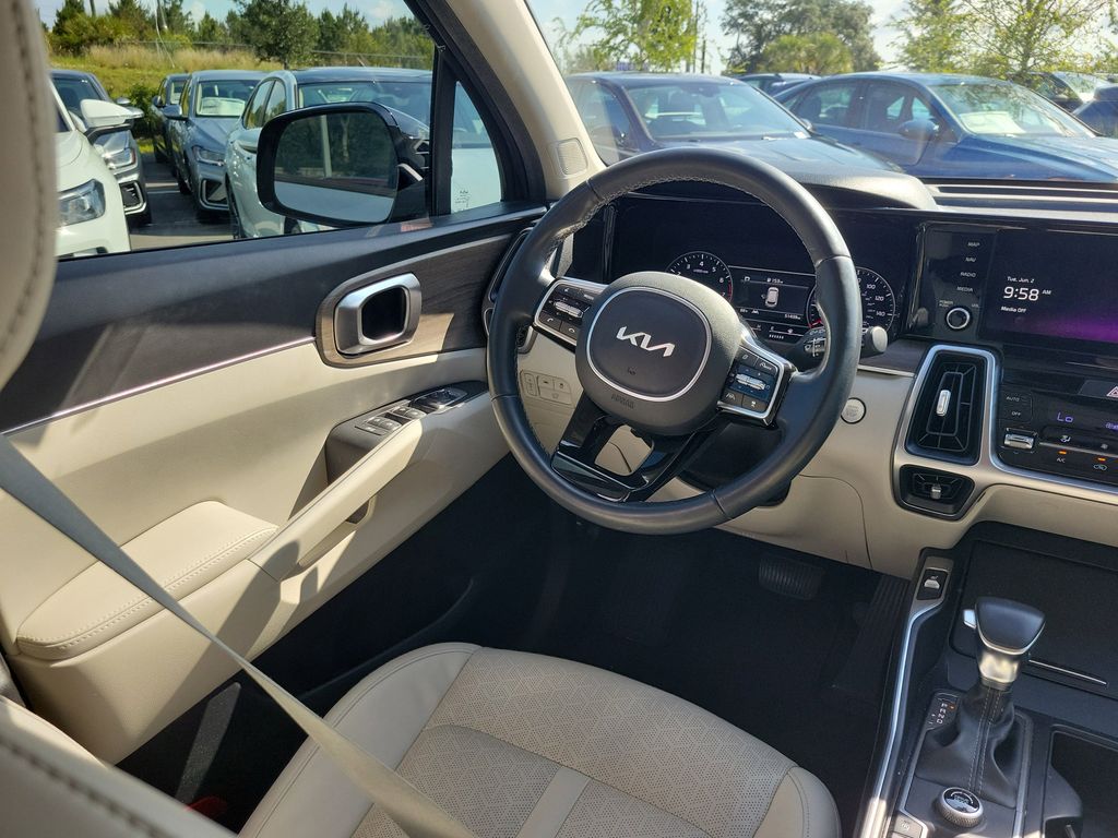 2023 Kia Sorento EX - Photo 12