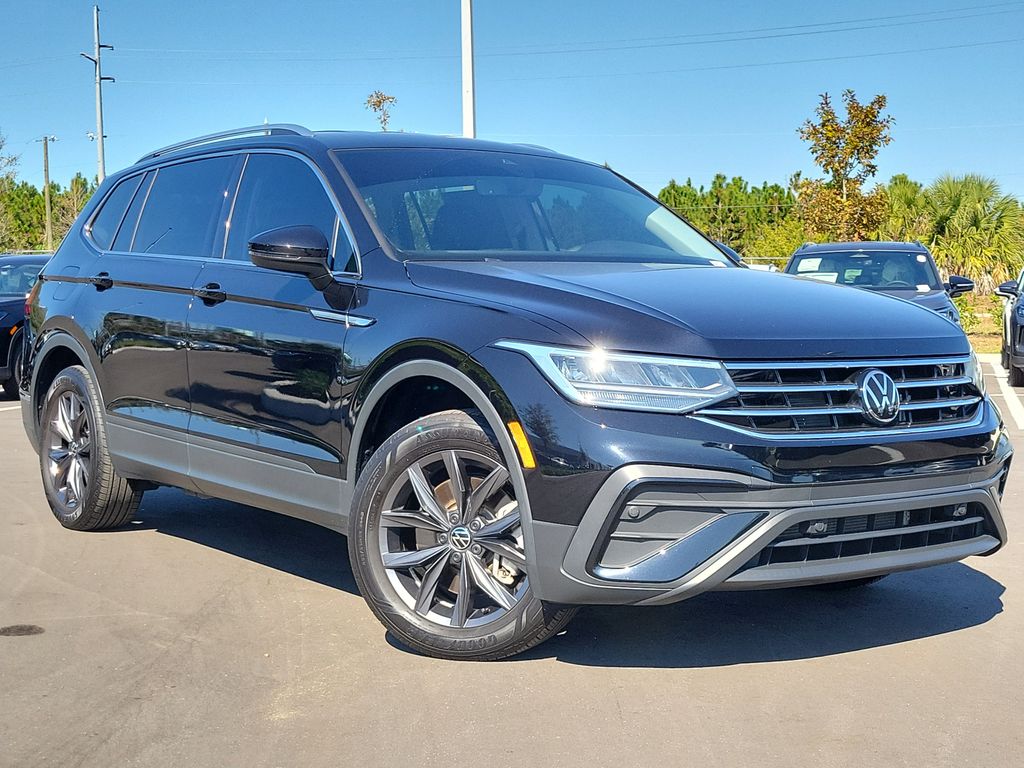 2023 Volkswagen Tiguan SE's photo