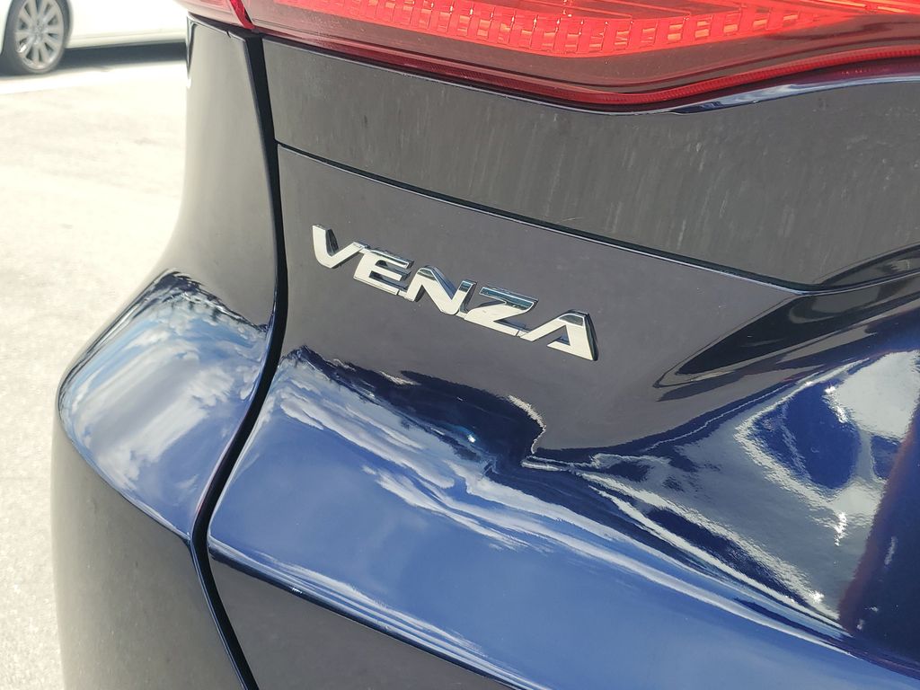 2023 Toyota Venza Limited - Photo 6