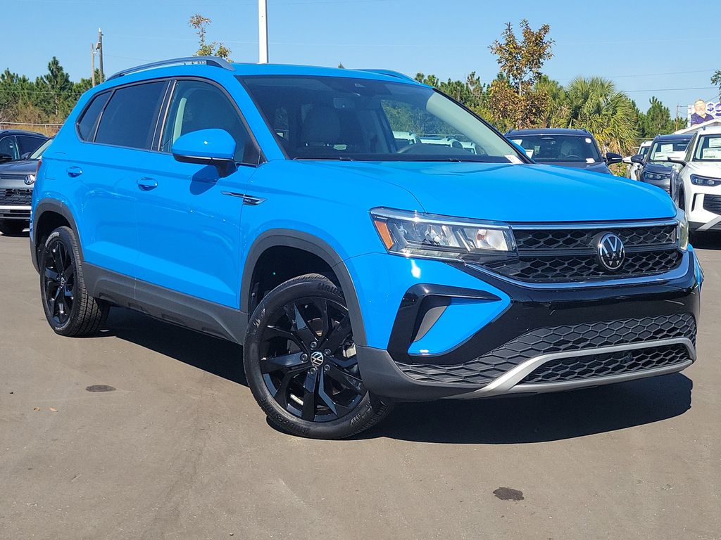 2024 Volkswagen Taos SE's photo