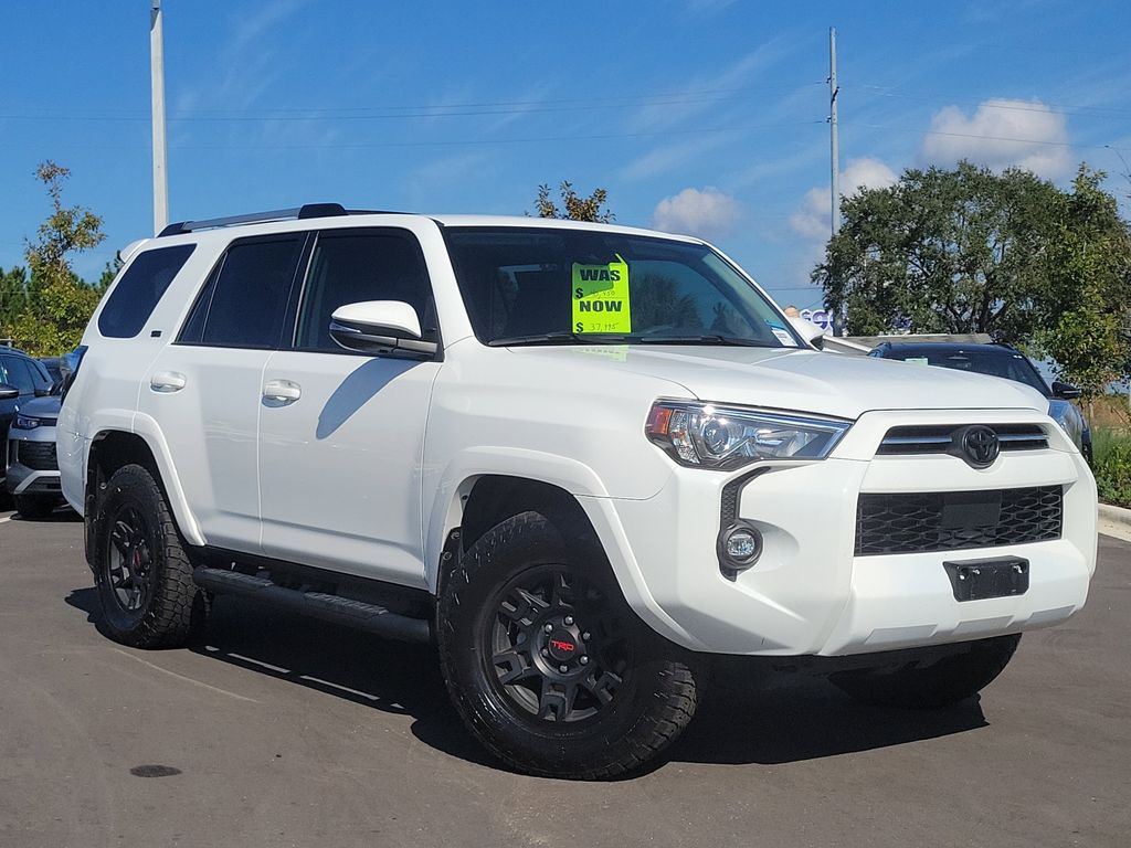 2023 Toyota 4Runner SR5 Premium's photo