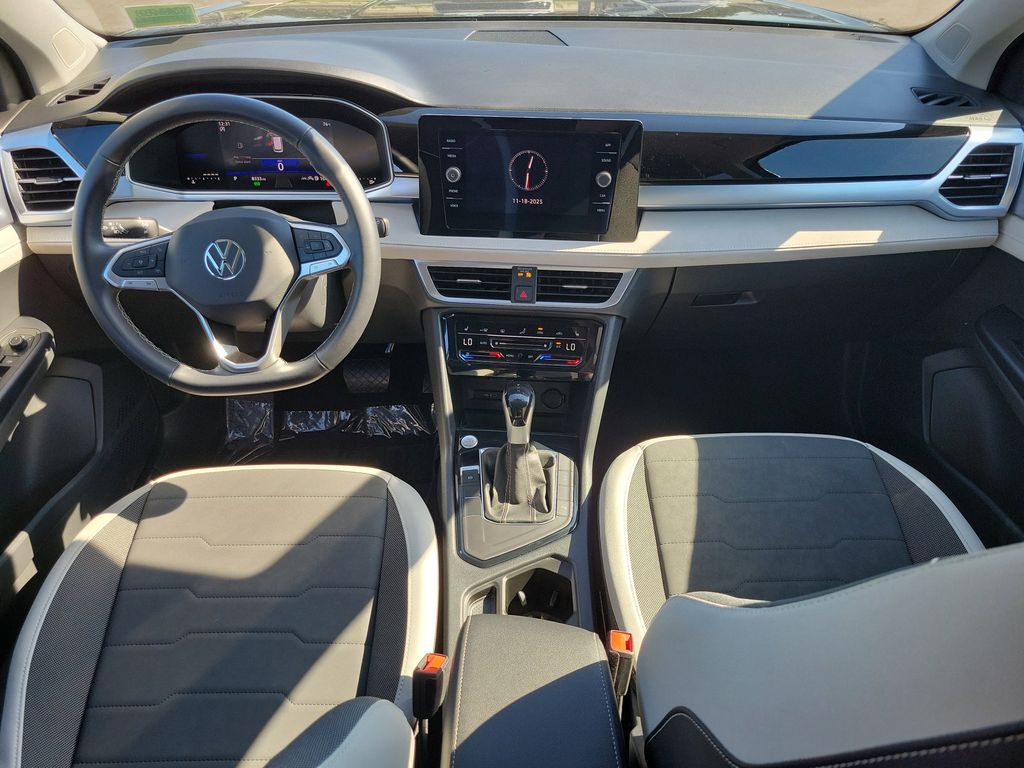 2025 Volkswagen Taos SE - Photo 13