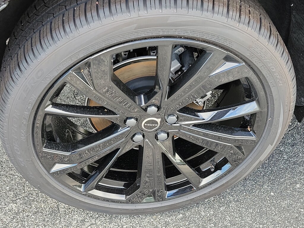 New 2026 Volvo XC60 B5 Ultra Black Edition SUV