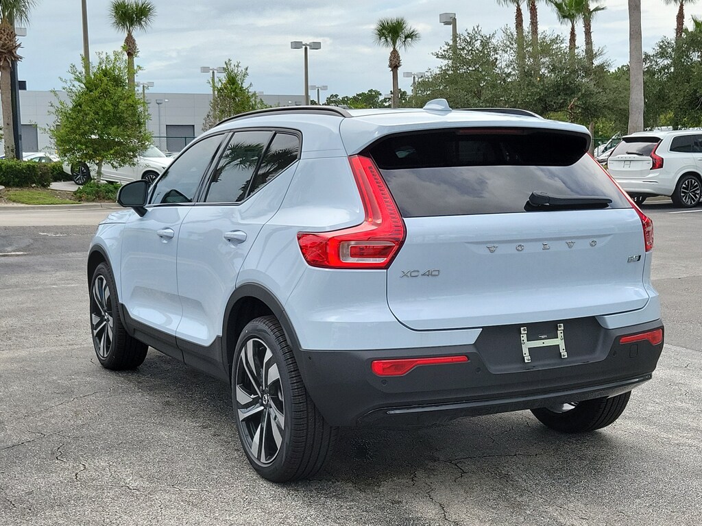 New 2026 Volvo XC40 B5 Ultra SUV