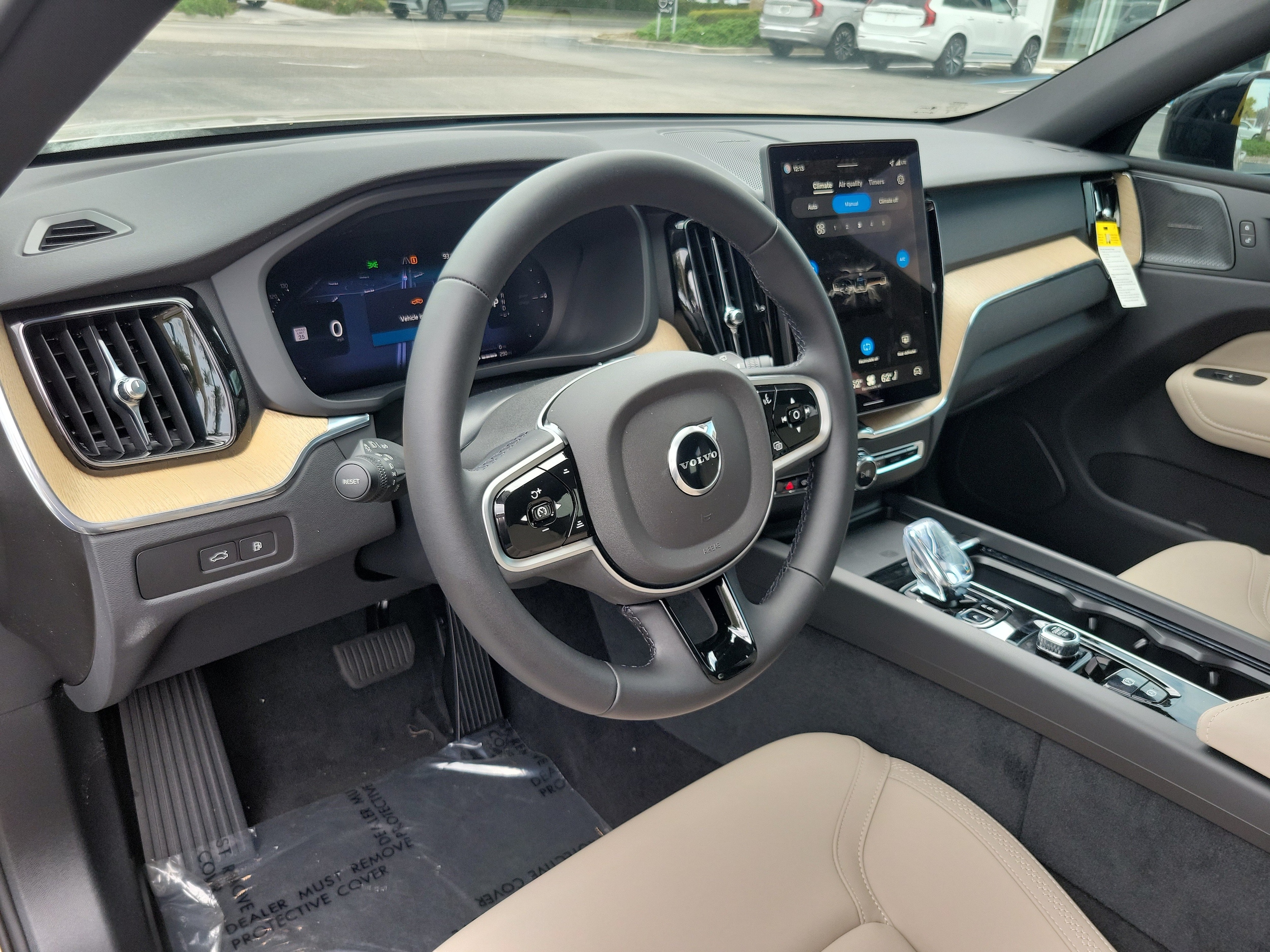 2026 Volvo XC60 Plus - Photo 14
