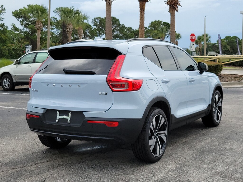 New 2026 Volvo XC40 B5 Ultra SUV