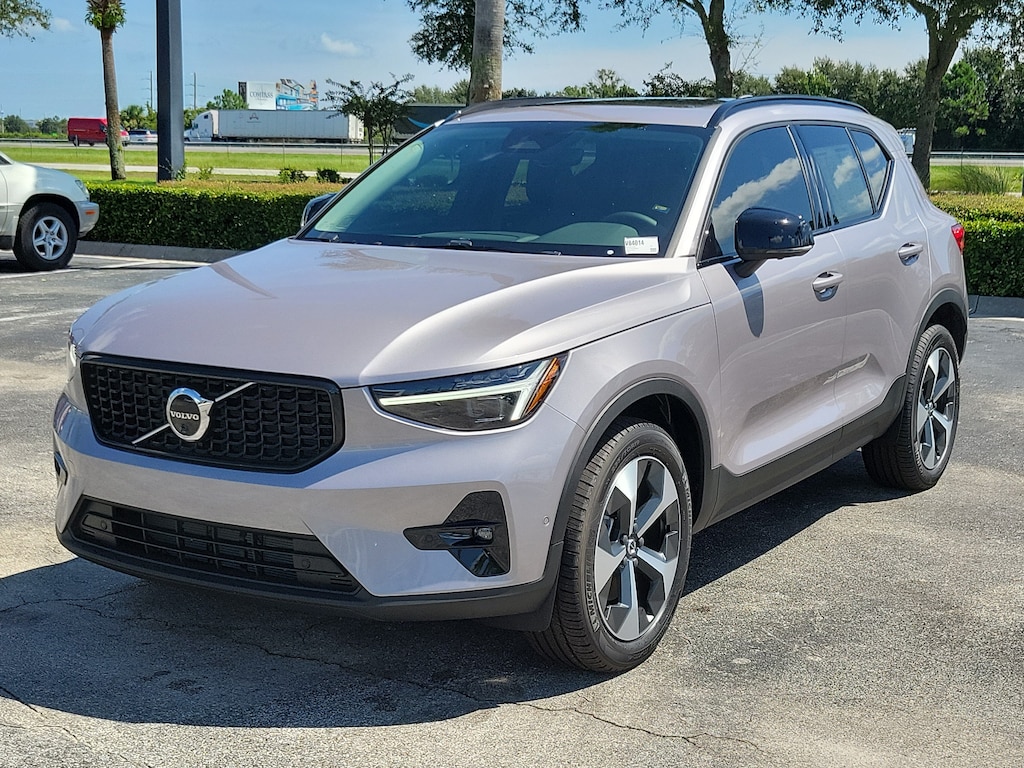 New 2026 Volvo XC40 B5 Plus SUV