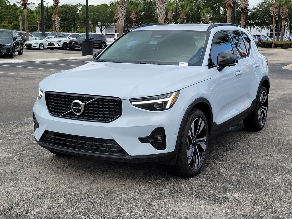 New 2026 Volvo XC40 B5 Ultra SUV