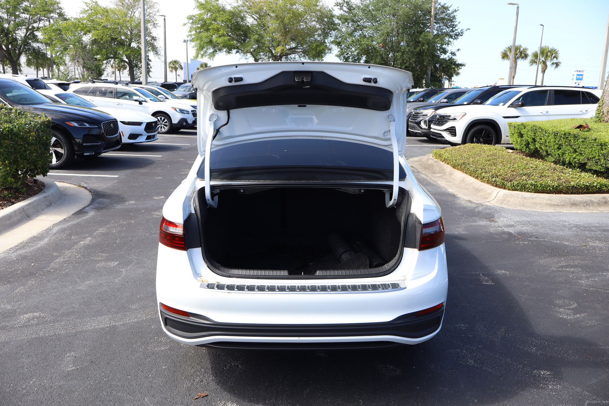 2025 Volkswagen Jetta Sport - Photo 11