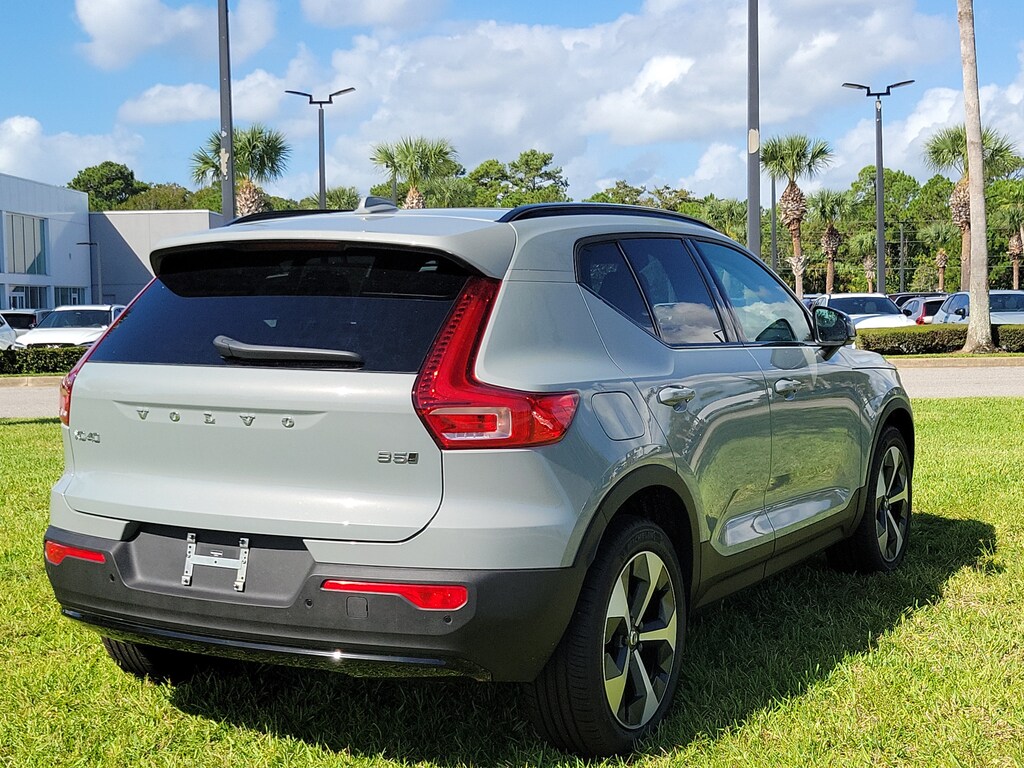 New 2026 Volvo XC40 B5 Core SUV