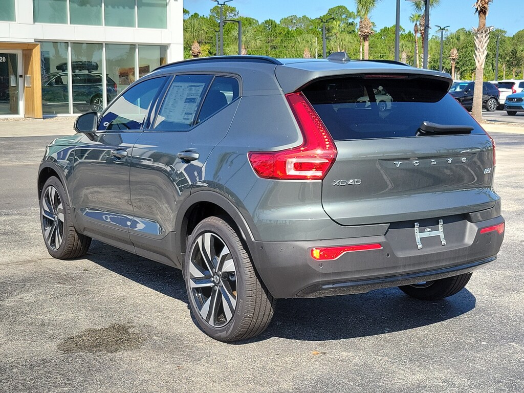 New 2026 Volvo XC40 B5 Ultra SUV