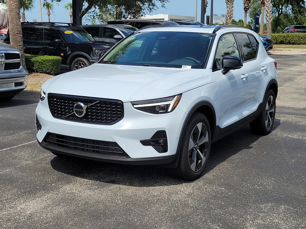 New 2026 Volvo XC40 B5 Plus SUV