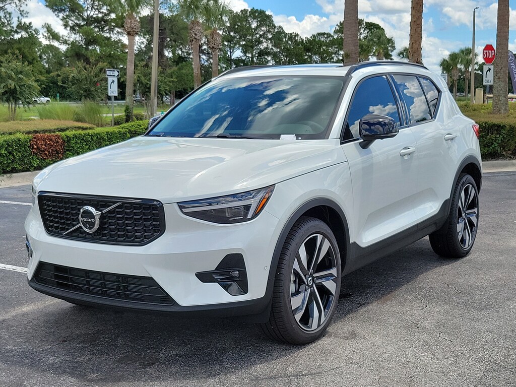 New 2026 Volvo XC40 B5 Plus SUV