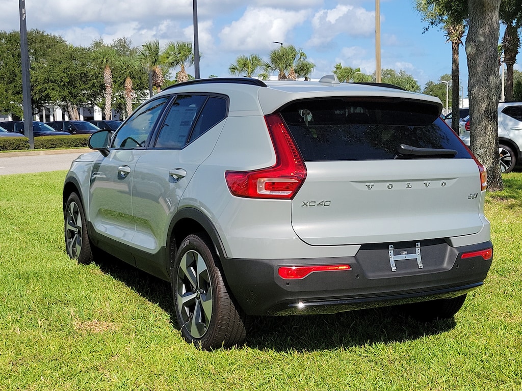 New 2026 Volvo XC40 B5 Core SUV