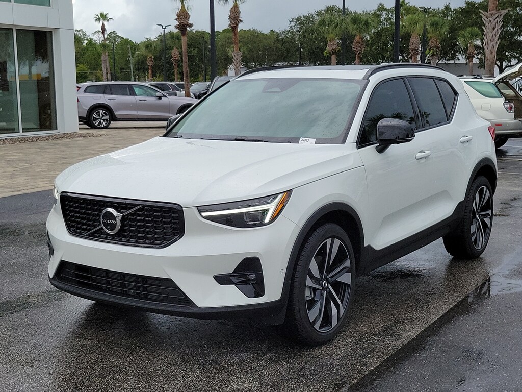 New 2026 Volvo XC40 B5 Ultra SUV