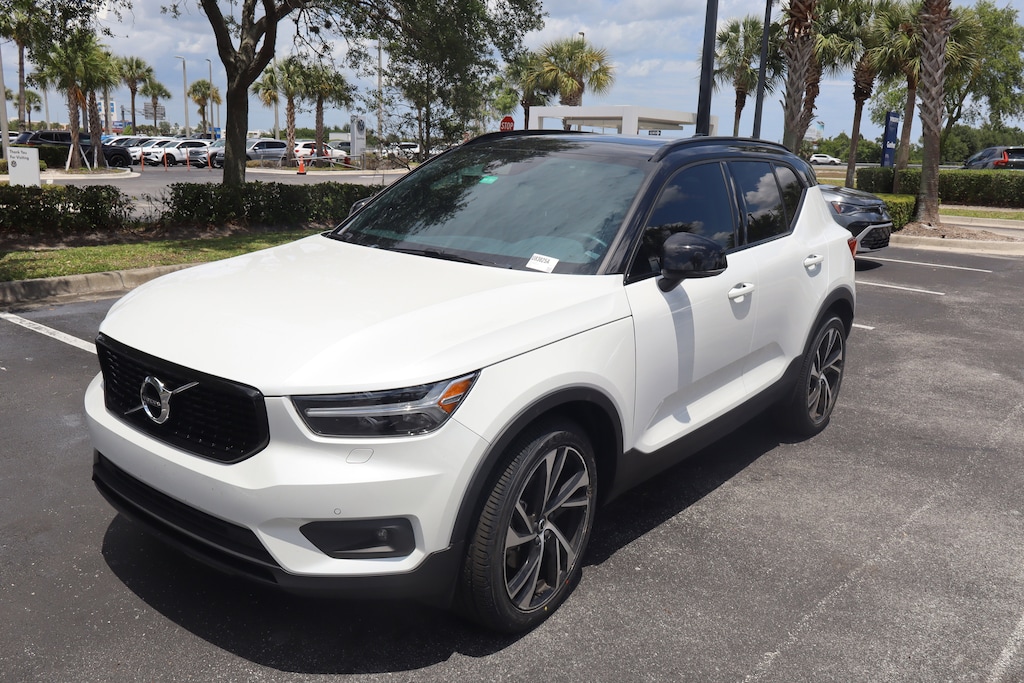 Certified 2022 Volvo XC40 T5 AWD R-Design SUV