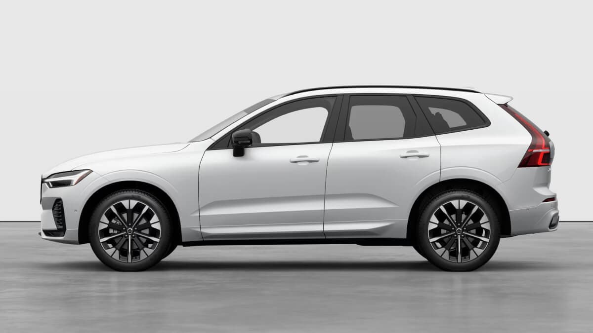 Volvo XC60 in Crystal White