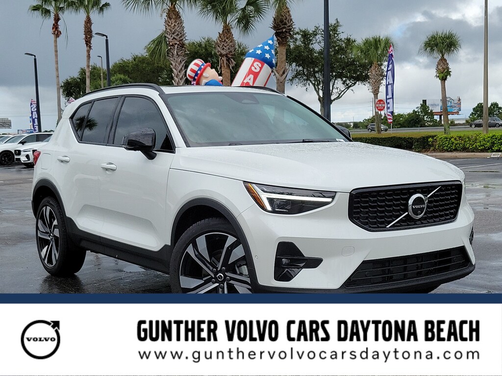 New 2026 Volvo XC40 B5 Ultra SUV