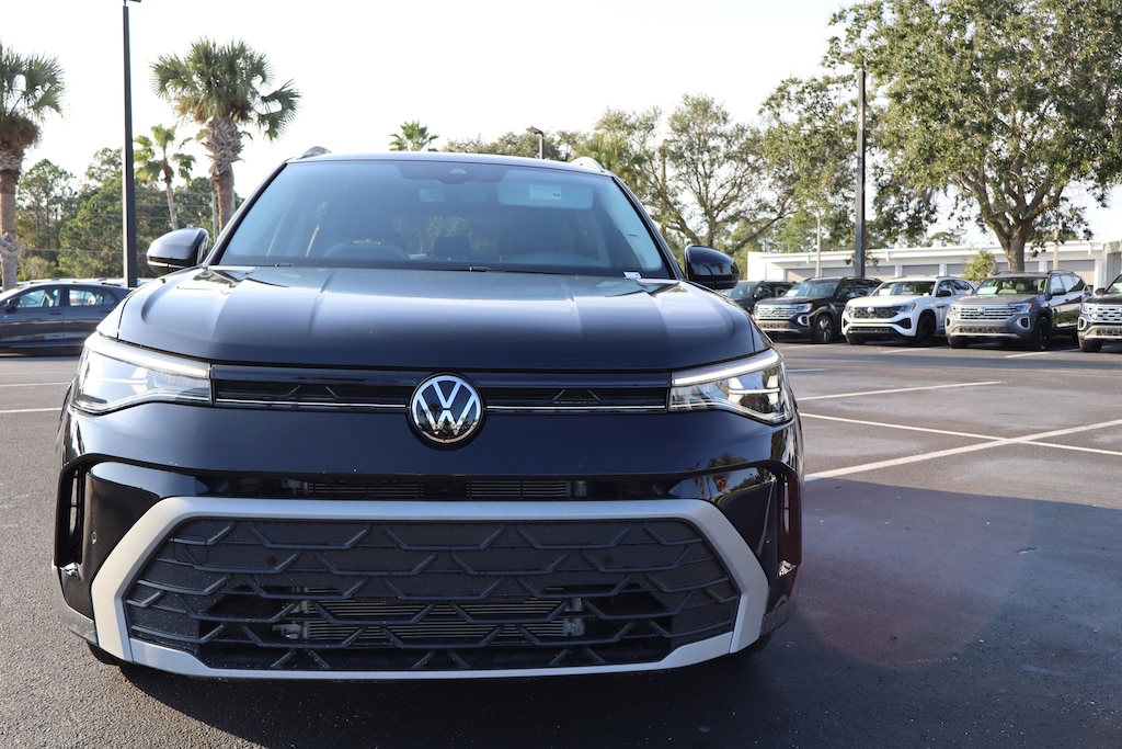 Used 2025 Volkswagen Taos 1.5T SE SUV